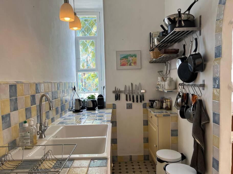Beautiful Garden Apartment Steps From The Beach Ментона Экстерьер фото